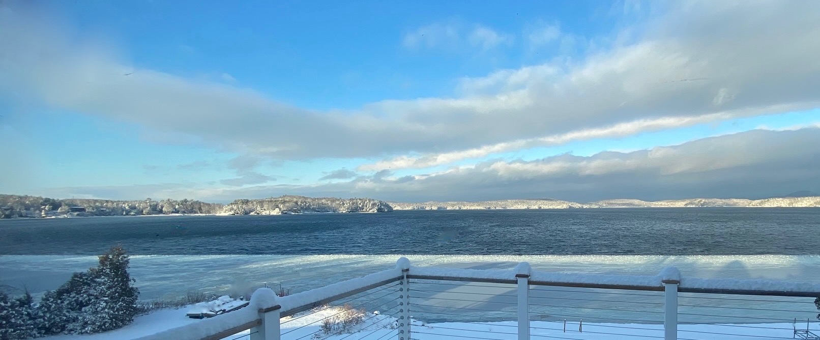 Unwind in Lakeside Luxury